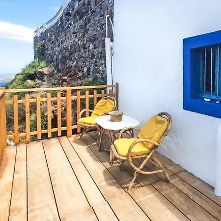 Traditional Cycladic House With Breathtaking View Daire Plaka (Milos)