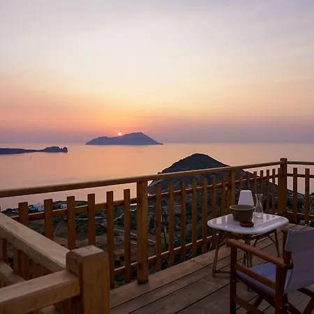 Traditional Cycladic House With Breathtaking View Plaka (Milos)