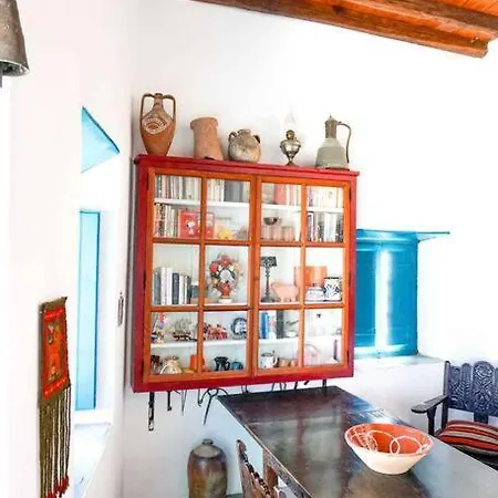 Traditional Cycladic House With Breathtaking View Plaka (Milos)
