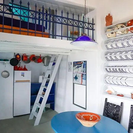 Traditional Cycladic House With Breathtaking View * Plaka (Milos)